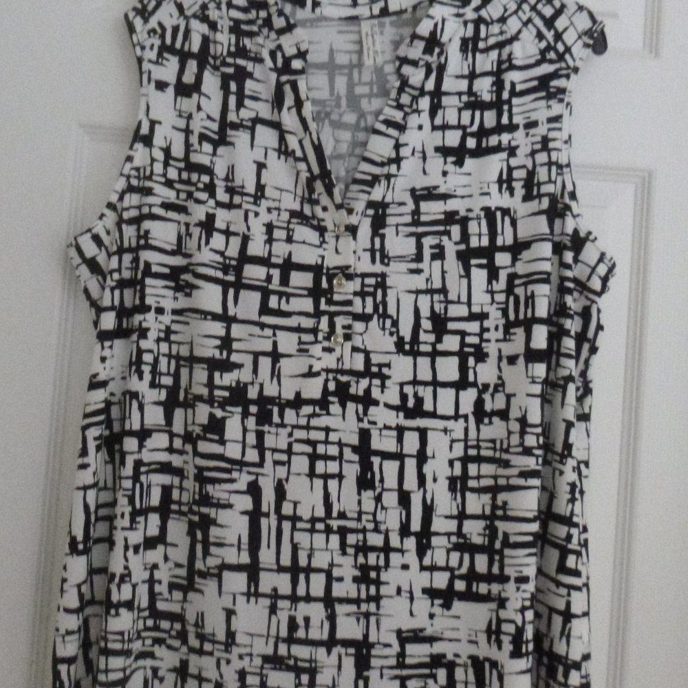 Women's pull over sleeveless blouse